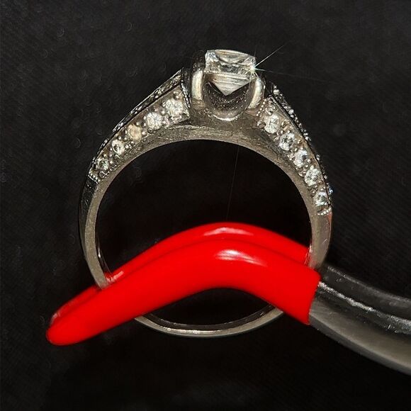 Stunning 14k Gold 1 Carat Diamond Ring - Picture 7 of 11